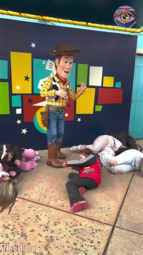 Funny prank for Disneyland Woody | Bright Side