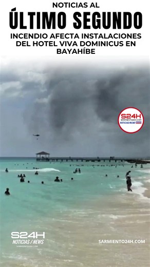 Un incendio se registró este viernes en el hotel Viva Dominicus, Bayahíbe, causando la evacuación preventiva de huéspedes y personal hacia la playa. Equipos de emergencia trabajan intensamente en el lugar para controlar las llamas y evitar su propagación. Aún se evalúan los daños ocasionados por el siniestro en el complejo turístico. ​#Sarmiento24H #Bayahibe #VivaDominicus #Incendio #NoticiasRD