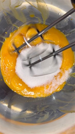 Working with a Philips 300W hand mixer #baking #cake #philips