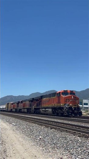 BNSF 6142 leads a SB manifest!