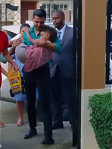 Jovencita pobre realiza un milagro que deja a todos en shock - Parte 3