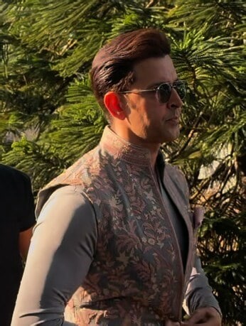 Stealing hearts and the spotlight — Hrithik Roshan in ethnic!