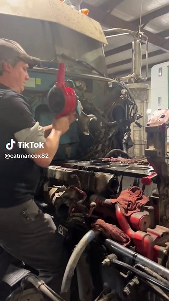 #coxdiesel #peterbilt #kenworth #inframe #rebuild #piston #alwaysworking . Installing the last piston of this engine. @Sarah Sockwell Weisn @tonyashburn3 @RedneckDieselTech14 @mike libby57 @