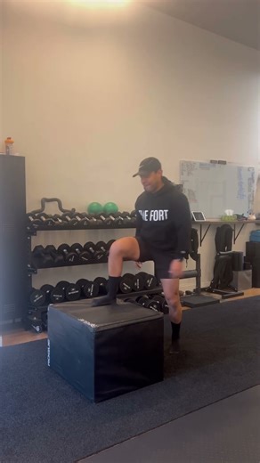 SINGLE LEG ROTATIONAL BOX JUMP W/ 2 FOOT LANDING