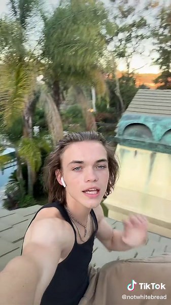 Casual Outdoor Style Tips for Tousled Hair