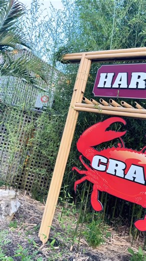 Soak up summer at Harbor Crab 🌅✨—enjoy riverside dining, live music, delicious seafood, and handcrafted cocktails. Come for the view, stay for the vibe. Join us and make your summer nights unforgettable! 🎶🍹🦀 | Harbor Crab