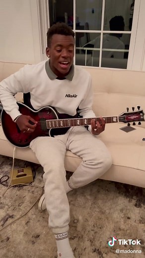 David Banda……………unplugged 🎸🎤🎶. #illestcoast