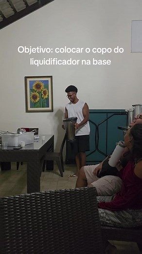 Brincadeiras saudáveis com copos, doritos e flexão