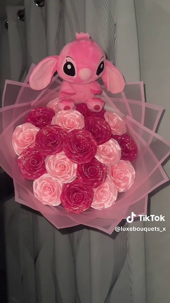 Stunning Flower Bouquets Featuring Pink Roses
