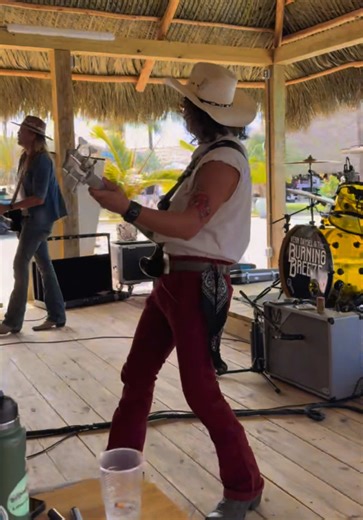 Experience Vern DAYSEL & The BURNING BREEZE at Gilbert's