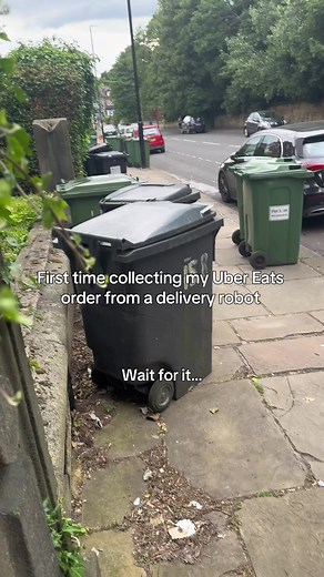 Uber Eats robot delivery fail: first-time pickup from a delivery robot