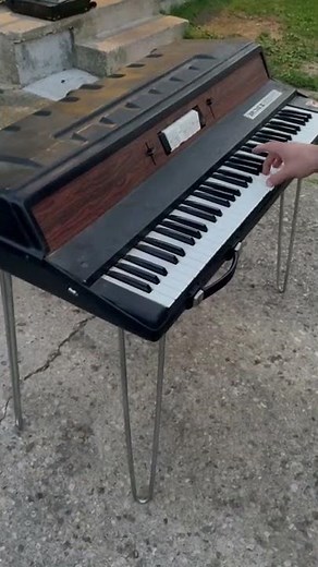 Test video for ebay vintage 1974 portable Gig RMI electric piano 368x