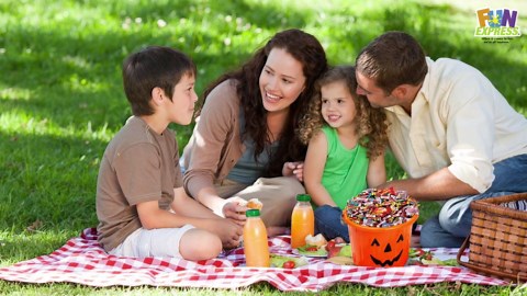 Fun Express Bulk Candy Variety Pack 1000 Pieces - 13 lbs Individually Wrapped Assorted Candy for Party Favors, Pinata Stuffers & Goodie Bags | Perfect for Easter, Birthday Parties & Classroom Treats