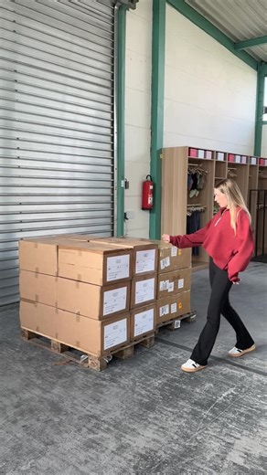 Cheeki Collection on Instagram: "Quarter Zips launchen heute im 19 Uhr!! 🥶⛄️"