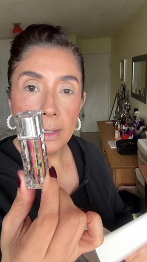 Bien bonita la sombra líquida de la colección de Rosy McMichael con Beauty Creationsque conseguí en Renatta Cosmeticsmetics, por sí sola es bellísima. El gloss de @papikunno con Sinless BeautyElena le combina a la perfección. Maquillaje simple y bello. #maquillaje #makeup #beautycreationscosmetics #renattacosmetics | Marisol Guerrero Díaz