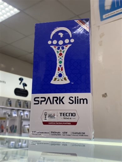 TECNO Spark Slim — Puissance dans un design ultra-fin Le TECNO Spark Slim est un smartphone moderne qui allie élégance, performance et autonomie, pensé pour les utilisateurs qui veulent un appareil à la fois léger, rapide et agréable à utiliser. � Tecno 1 ✨ Design & Écran Le Spark Slim se distingue par son profil ultra-fin de seulement 5,93 mm, l’un des plus fins du marché, avec une structure 3D courbée premium disponible en Slim White et Cool Black. � L’écran AMOLED de 6,78” offre une résolutio