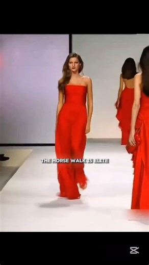 The Walk Modern Models Can’t Replicate — Gisele Bündchen 👠 #shorts #fashion #giselebündchen #90s