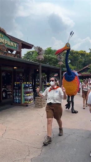 One of the coolest character experiences in the parks! Happy Friday friends! 📸disneytipsguy👈👈 | Disney World Packages -Orlando Florida