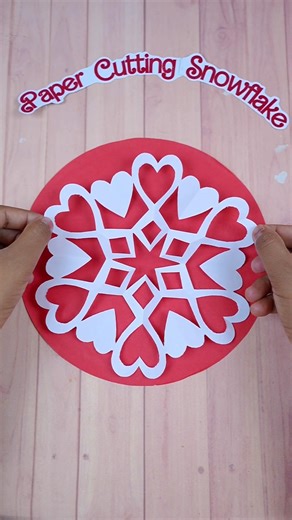 ❄️ Easy Paper Snowflake Cutting – Creative Paper Craft Idea for Beginners!