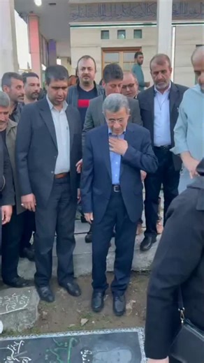 ‎احمدی نژادی های ایران‎ on Instagram‎: "🔘 حضور #دکتر_احمدی_نژاد بر مزار مرحومه حاجیه خانم حوا رحیم مشایی در آرامستان آقاپلاسید و قرائت فاتحه . ➖ ۱ آذر ۱۴۰۴ . #دکتر_محمود_احمدی‌_نژاد #دکتر_احمدی‌_نژاد #محمود_احمدی_نژاد #أحمدي_نجاد #احمدی_نژاد ‎#Ahmadinejad #drahmadinejad #mahmoud_ahmadinejad #ahmadinejad #dr_ahmadinejad"‎