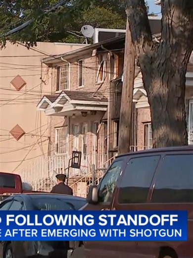 Two family members were found dead inside a home following a barricade situation in Queens. #nyc #queens #farrockaway #barricade #hostage