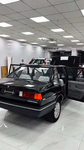 O Santana chinês em 2013 (também conhecido como New Santana) representava uma nova geração do modelo, que era fabricado na China desde 1983. Essa versão chinesa diferia significativamente daquela produzida no Brasil, tanto em design como em plataforma. A produção do Santana na China continuou mesmo após o fim da produção no Brasil. Características principais do Santana chinês em 2013: Plataforma: Utilizava a plataforma PQ35, a mesma do Polo Sedan e do Jetta, o que o diferenciava do Santana quadr