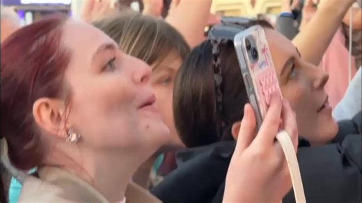 Watch Olly Murs wow the crowds at Blackpool Illuminations Switch On last night... 😍 | Blackpool Gazette