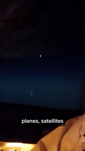 Pilot films UFO from plane | ParanormalWarehouse.com