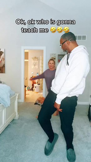 Someone come teach me how to pop that hip🤣🤣🤣🤣 #couplecomedy #justdancemoves #funnyreelsvideo #marriedlife #prestons | Lani Preston