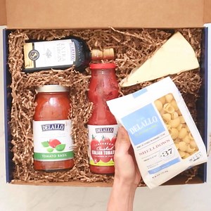 🇮🇹 THE PERFECT COOKING GIFT SET 🍝 The Best of Italy Gift Featuring Imported Italian Pasta, Artisan Cheese, and More! Shop Italian Pantry Gifts Online Only From DeLallo. | DeLallo