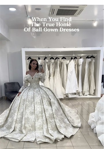 With over a 100 different beautiful ballgown dresses. The home of true luxury bridal wear isn’t a long flight away, it’s now just local to you in London where you can bespoke or find a ready made ballgown dress. . . . #weddingdress #bridal #bride #weddinginspiration #bridalfashion