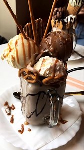 Yummy Yummy 🥰 #milkshake #freakshake | Food Lovers