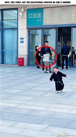 The children are very happy after their father returned from abroad.😍💫