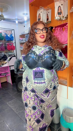 Vidéos de Intimalingerie09 / (@intimalingeri09) avec son original - Otis Newton l’artise musicien