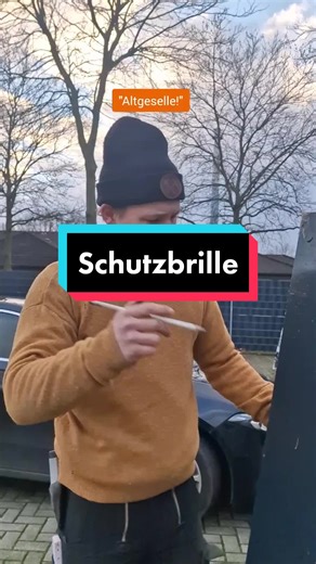 Jeder hat wohl so eine alte , schäbige , zerkratzte Schutzbrille im Koffer...#safty #glasses #handwerk #roofer #care #hope #comed #ironie #show #sketch #morisodndhl #share #fypシ #work #sorry #feed #flex #viral #learnontiktok #end