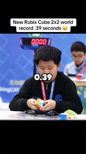 Kid Solves 2x2 Rubik’s Cube in 0.39 Seconds