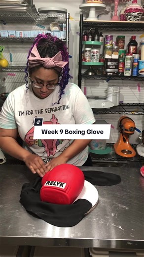 How cool is this boxing glove cake? #boxinggloves #boxing #cake #baker #homebaker #caketok