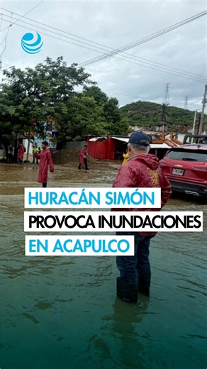 Huracán Simón deja inundaciones y mar de fondo en Acapulco a pocas horas de tocar tierra
