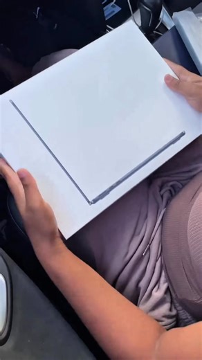 Unboxing the 2025 MacBook Air with M4 Chip