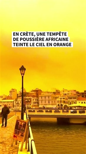 Une tempête de poussière venue d'Afrique s'est abattue sur la côte sud de l'île grecque et a teinté le ciel de Crète d'une couleur orange. Trois vols à destination d'Héraklion au départ de la Crète ont dû être déroutés, selon l'agence de presse officielle ANA. Les autorités ont émis des alertes en prévision de fortes pluies et de vents violents attendus jusqu'à vendredi 3 avril. #AFP #SinformerSurTikTok #Grece #Crete #Tempete 🎥 AFPTV