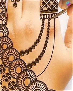 Behad sundar mehndi design for back hand #mehndi #design #gorgeous #henna #easy #artist #henna #mehndiworld #mehndiart #mehendi #back #hand #sundar #asan #easy | Mehndi World
