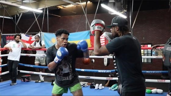 Devin "The Dream" Haney perfecting combinations on the pads in camp at Top Rank Gym | #HaneyPrograis