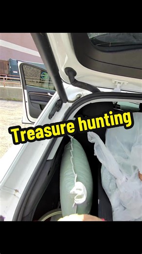 ✨ No expectations. Just vibes. 🗑️ Treasure hunting one dumpster at a time. Come along with me as I check a few spots and remind you that dumpster diving is just as much about the experience as the finds! #dumpsterdiver #dumpster #dumpsterdiving