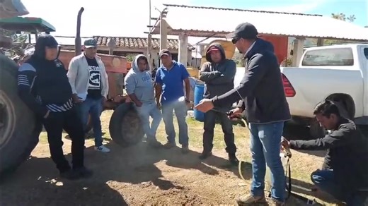 🌱 El pasado 14 de noviembre se llevó a cabo la sesión práctica del Curso Intensivo en Agricultura Sustentable, con la participación de técnicas y técnicos de la #SEFADER. Durante la jornada en campo, se pusieron en práctica conocimientos clave sobre: 🔸 Manejo de malezas 🔸 Manejo de residuos 🔸 Poscosecha 🔸 Manejo de aspersores 👨‍🏫 Con el acompañamiento técnico de especialistas de #CIMMYT, seguimos avanzando en el fortalecimiento de capacidades para una agricultura más eficiente y sustentab
