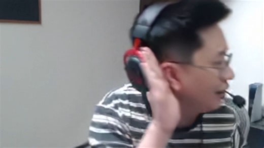 玩机器模仿huNter嘲讽竖起猪耳朵。