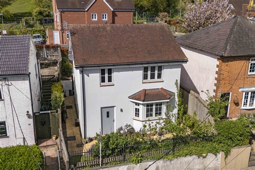 3 bed detached house for sale in Compton Road, Wooburn Green, High Wycombe, Buckinghamshire, HP10 0AW (ref: 713729)