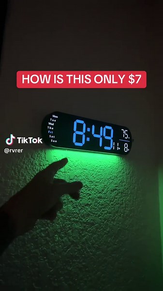 THIS IS THE COOLEST LOOKING DIGITAL CLOCK IVE EVER SEEN! #digitalclock #clock #roomdecor #roomessentials #TikTokShopBlackFriday #TikTokShopCyberMonday #TikTokShopHolidayHaul #falldealsforyou