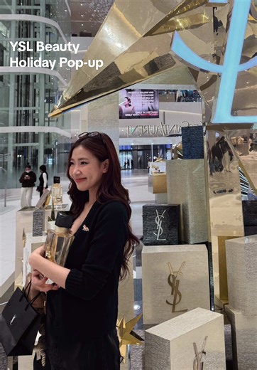 Lại một mùa secret santa sắp tới òi, cả nhà đợi haul mùa Giáng Sinh năm nay và try on màu má đỏ của bé nheeeee 🎄🎅🏼💋✨💫🧚🏻 #YSLFRAGRANCE #YSLMAKEUP #YSLHOLIDAY