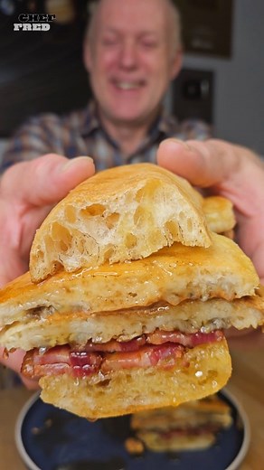 Rock 'n' Roll With A Sandwich Fit For A King!😋 #elvis #elvispresley #blackdynamite #midnightswim #theking #thekingofrocknroll #sandwich #sandwiches #breakfast #breakfastideas #bacon | Fred YT