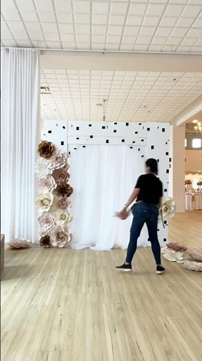 Assemble a paper flower arch with me #paperflowers #paperflowertutorial #paperflowerbackdrop #howto